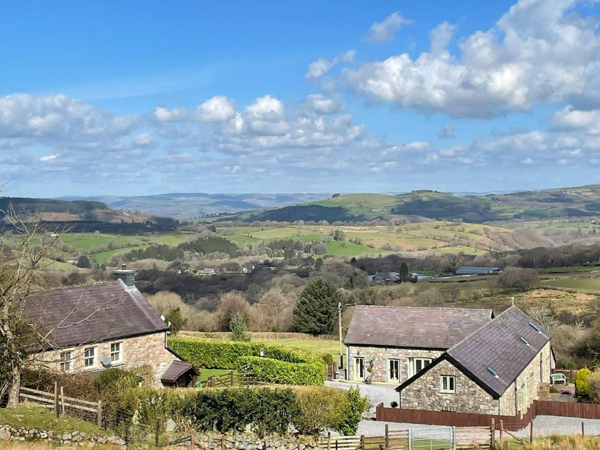 Villa Rhiwddu Barns à Llangadog Extérieur photo